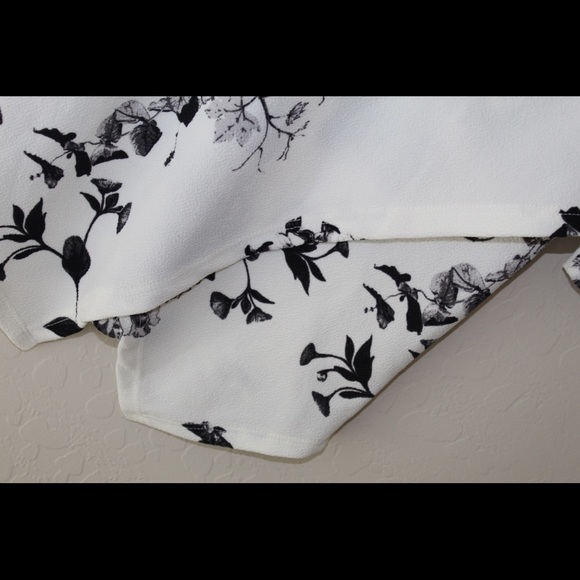 Beautiful Windsor Dress🤍 - Picture 5 of 8